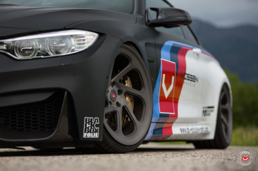 Детали экстерьера BMW M4 Coupe on Vossen Wheels (LC-108T) 2017 года  (фото 32 из 32)